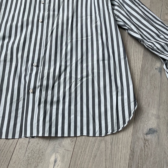 BUTTON DOWN SHIRT!! - Picture 5 of 5